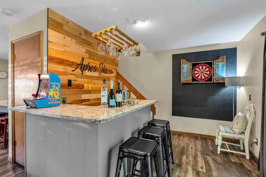 Game area with darts, arcade basketball, and après-ski entertainment Game area with darts, arcade basketball, and après-ski entertainment