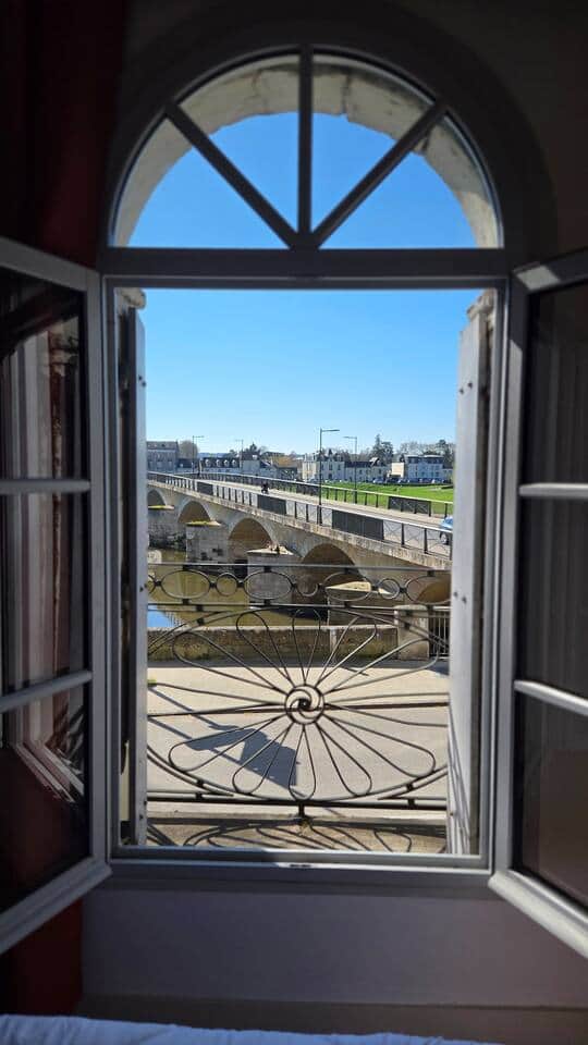 vue sur Le fleuve depuis le balcon studio Le petit quai 2 locationdetouraine.com