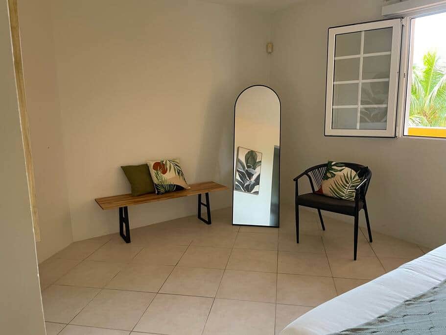 Seating in the master bedroom (main floor) Seating in the master bedroom (main floor)