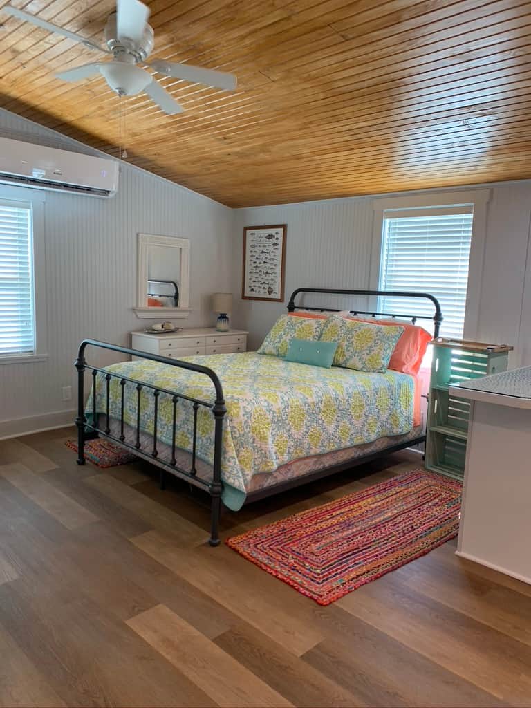 Bedroom Area 1 (Queen) 
