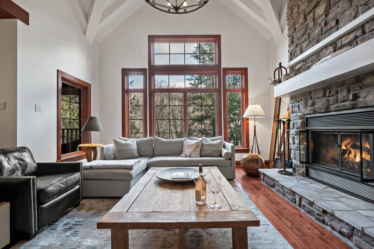 High-end ski cottage Mont-Tremblant near slopes and outdoor activities