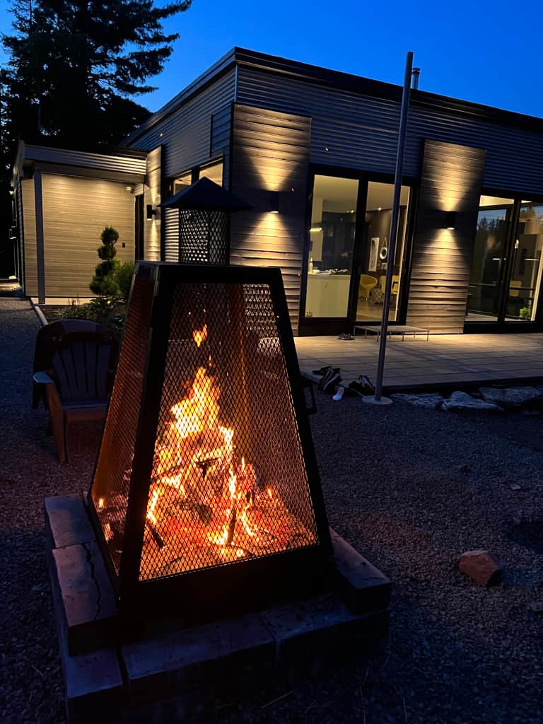 Outdoor fireplace
