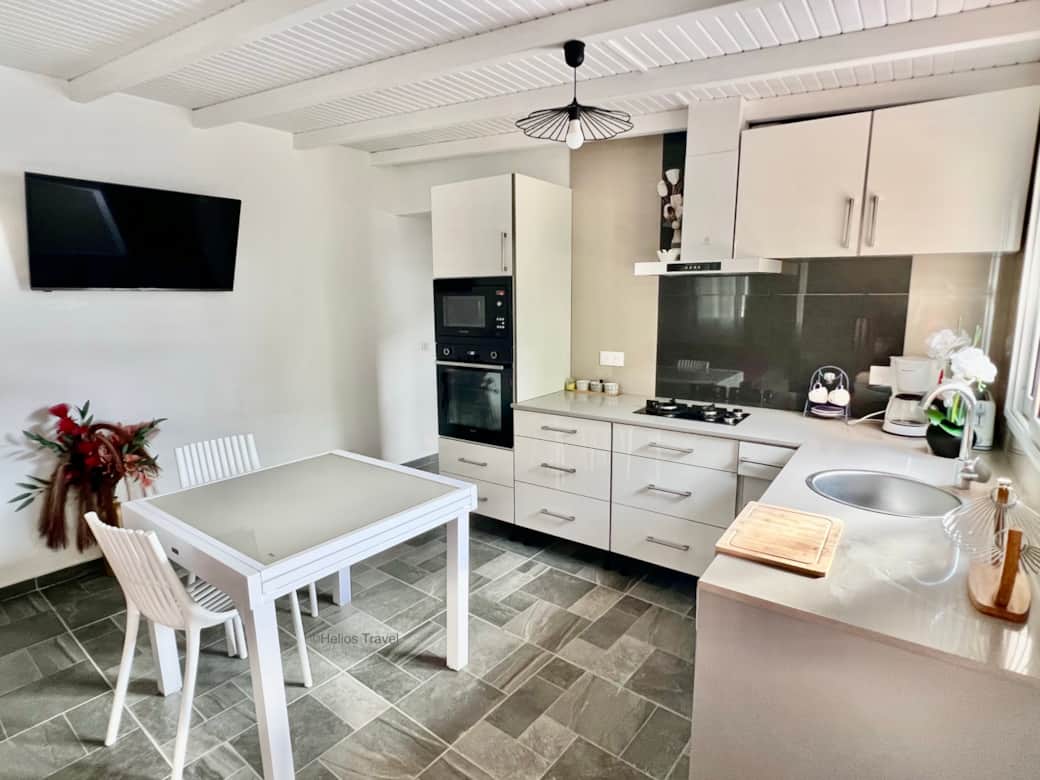 The kitchen and dining area