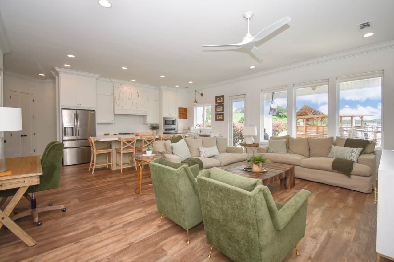 Living Room/Kitchen/View