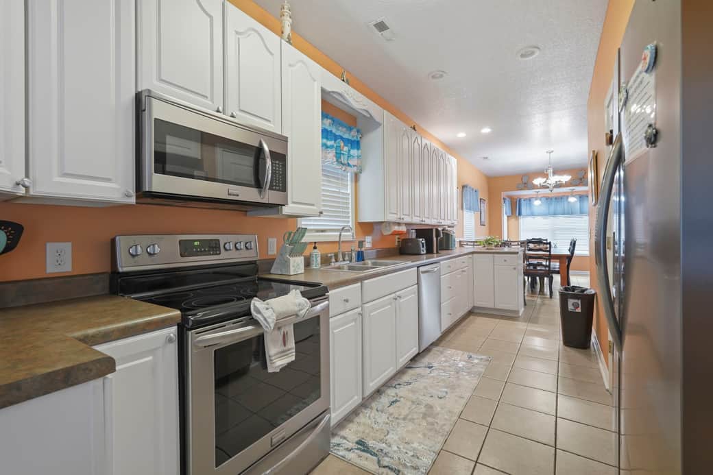 Full chef's kitchen with stainless steel appliances, ready for shrimp boil night Full chef's kitchen with stainless steel appliances, ready for shrimp boil night