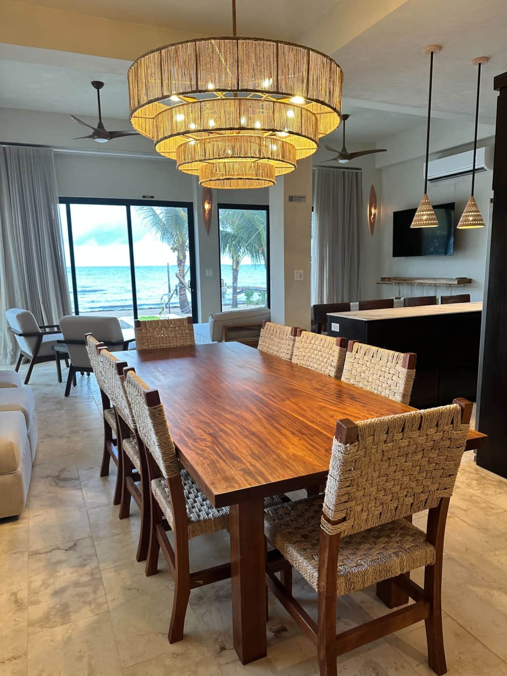 Dinning Area Dinning Area