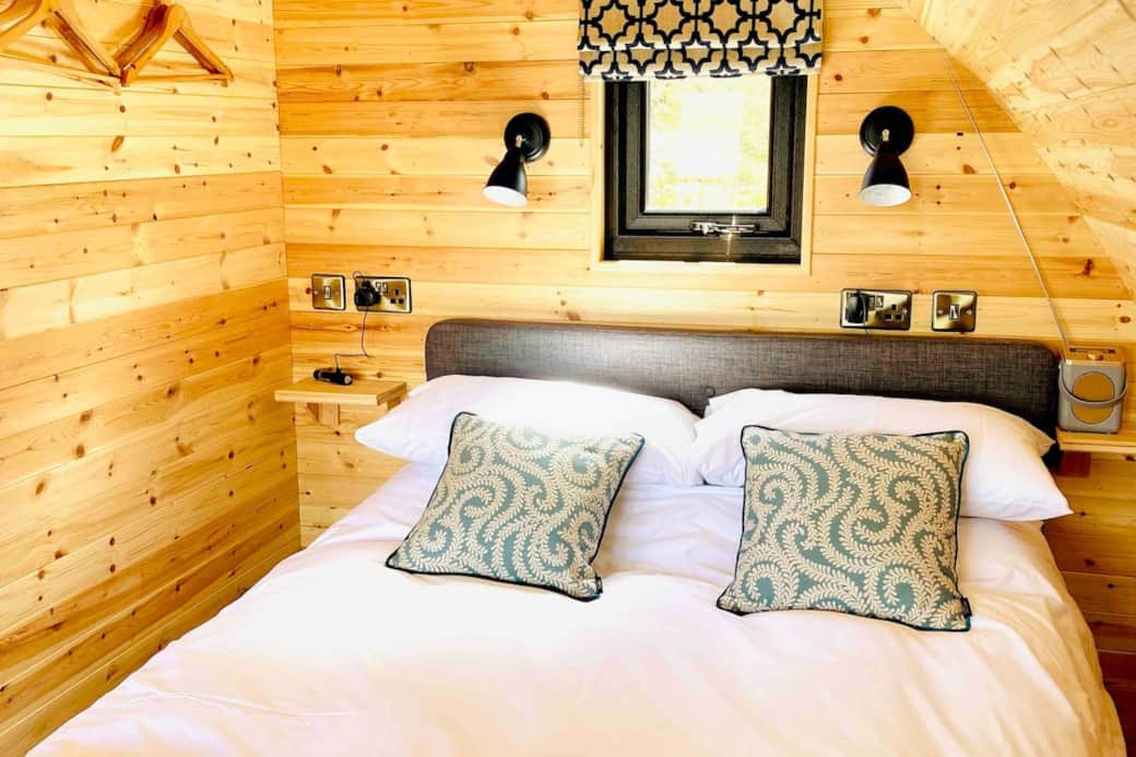 
Luxuriously comfy double bed with full linen service, feather mattress topper and hot water bottle (the cabin is fully heated).  