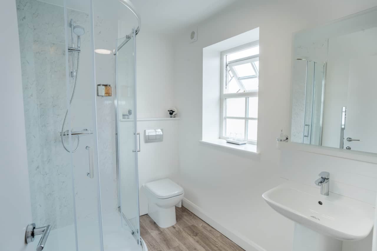 Modern en-suite