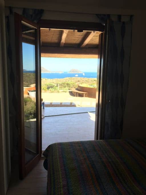 Vista dalla camera matrimoniale, affaccio sulla veranda Vista dalla camera matrimoniale, affaccio sulla veranda