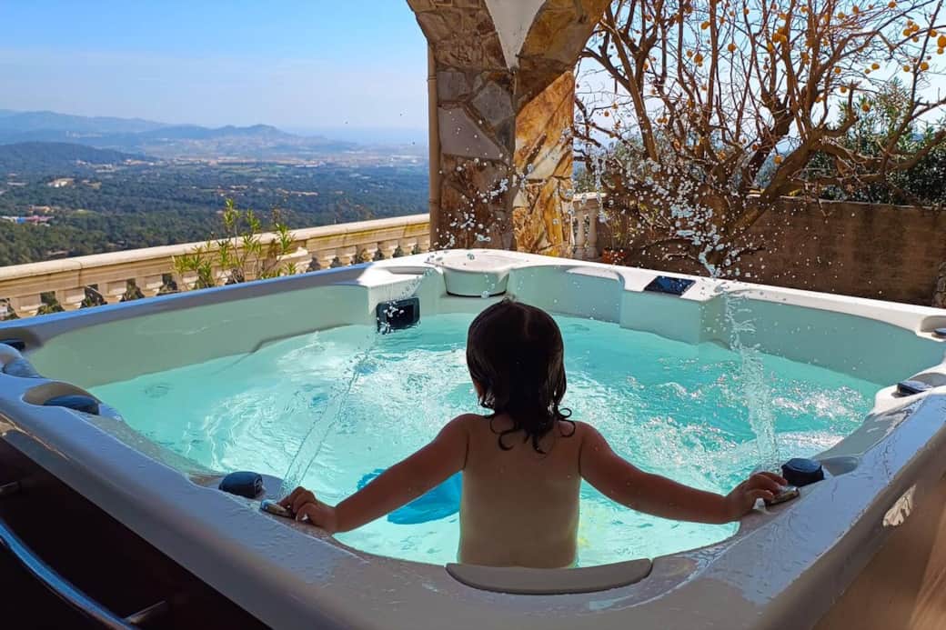 Enjoy the jacuzzi by yourself...