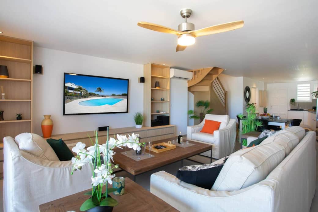 Living room with smart TV Caribbean Riviera 4