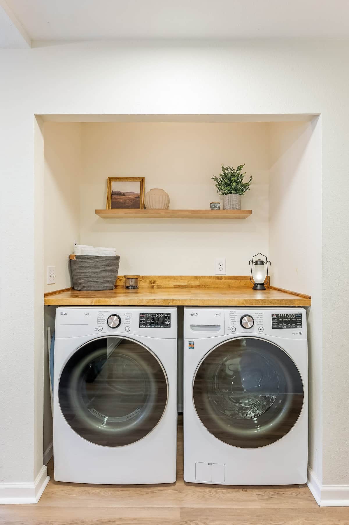 W/d in unit for easy access. Laundry pods are provided.