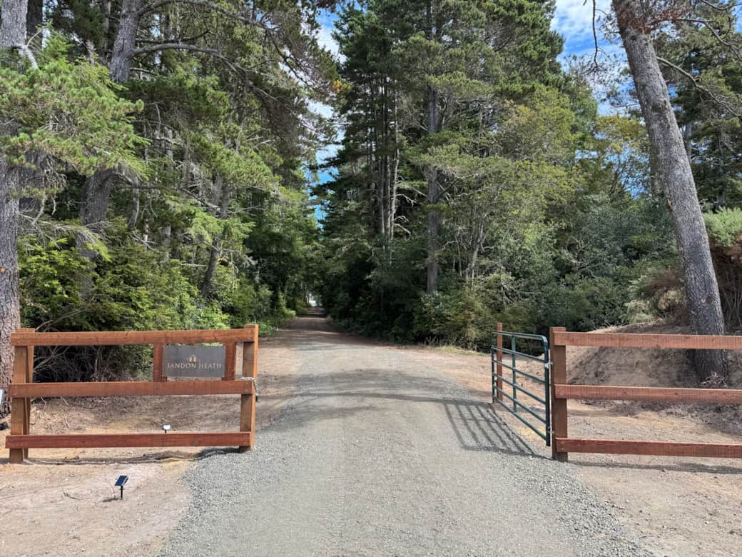 Private access from resort road