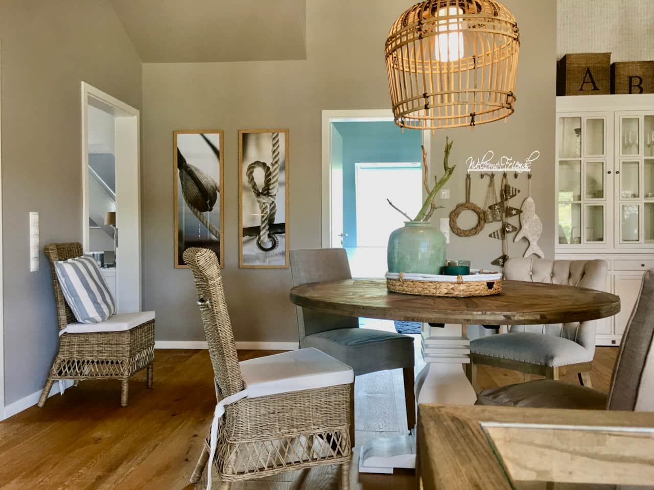 Essbereich fEinrichtung Beachhouse Flair Seesucht Hohwach