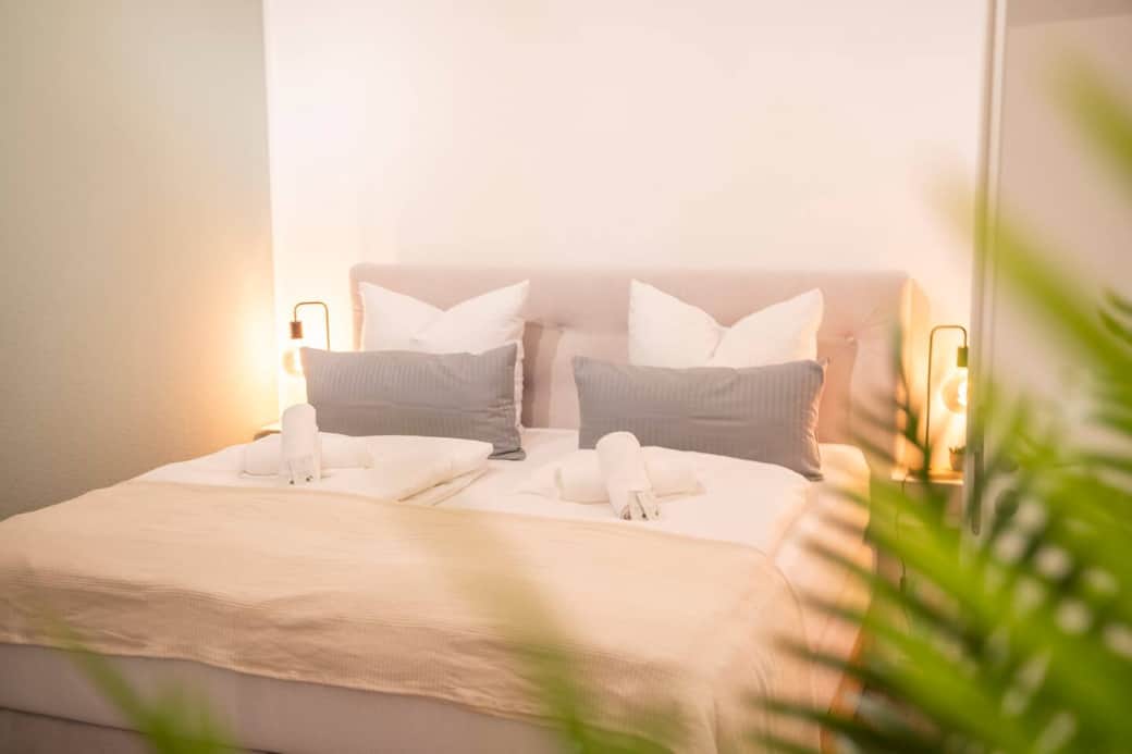 Gemütliches King-Size-Doppelbett (180x200) für erholsame Nächte