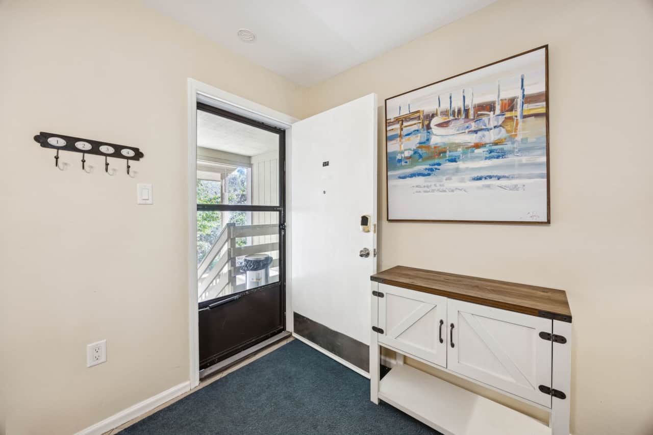 Amelia Landings 5F - Entry Way