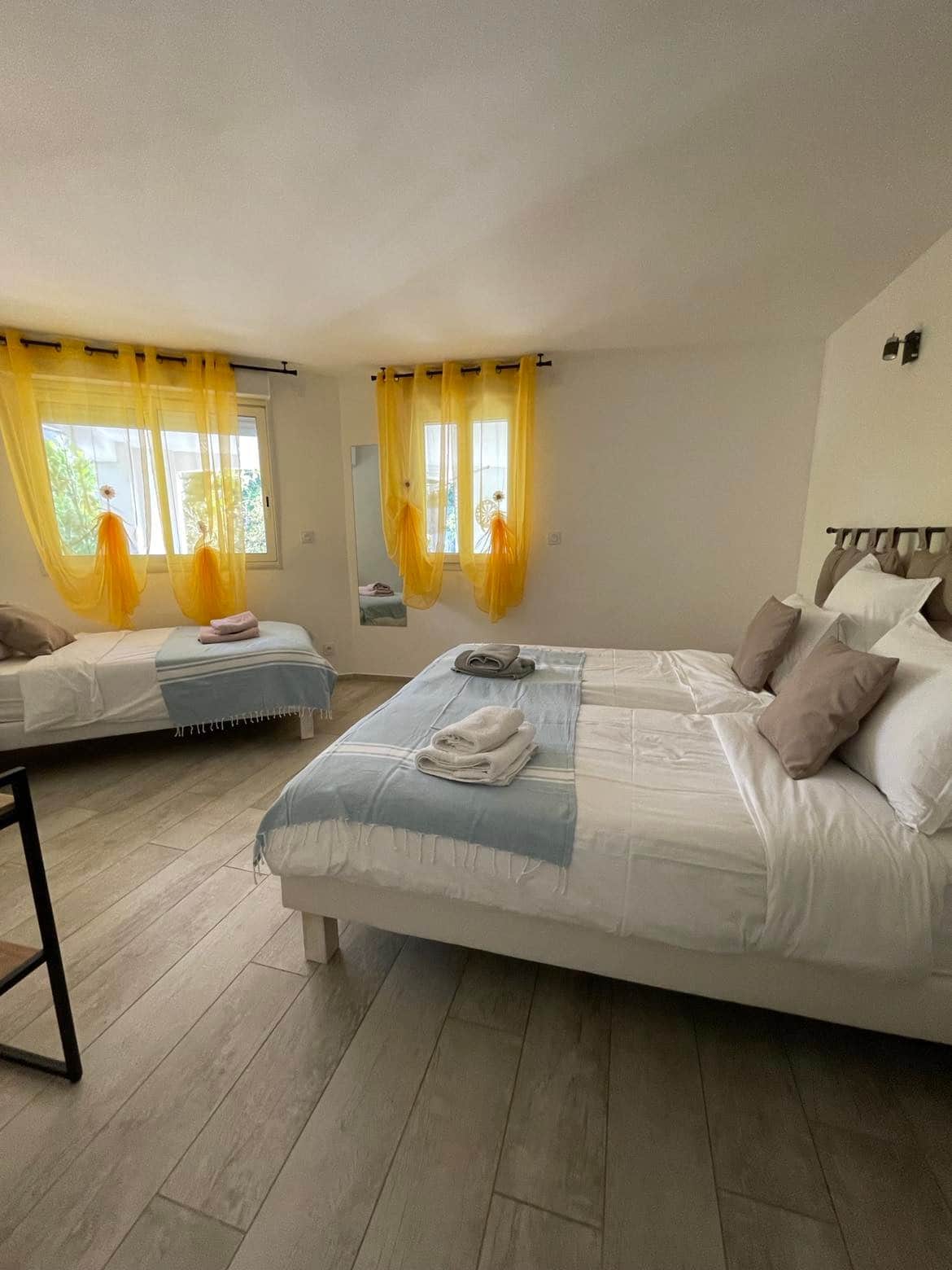 KAMER 3 EENPERSOONSBEDDEN 90*200