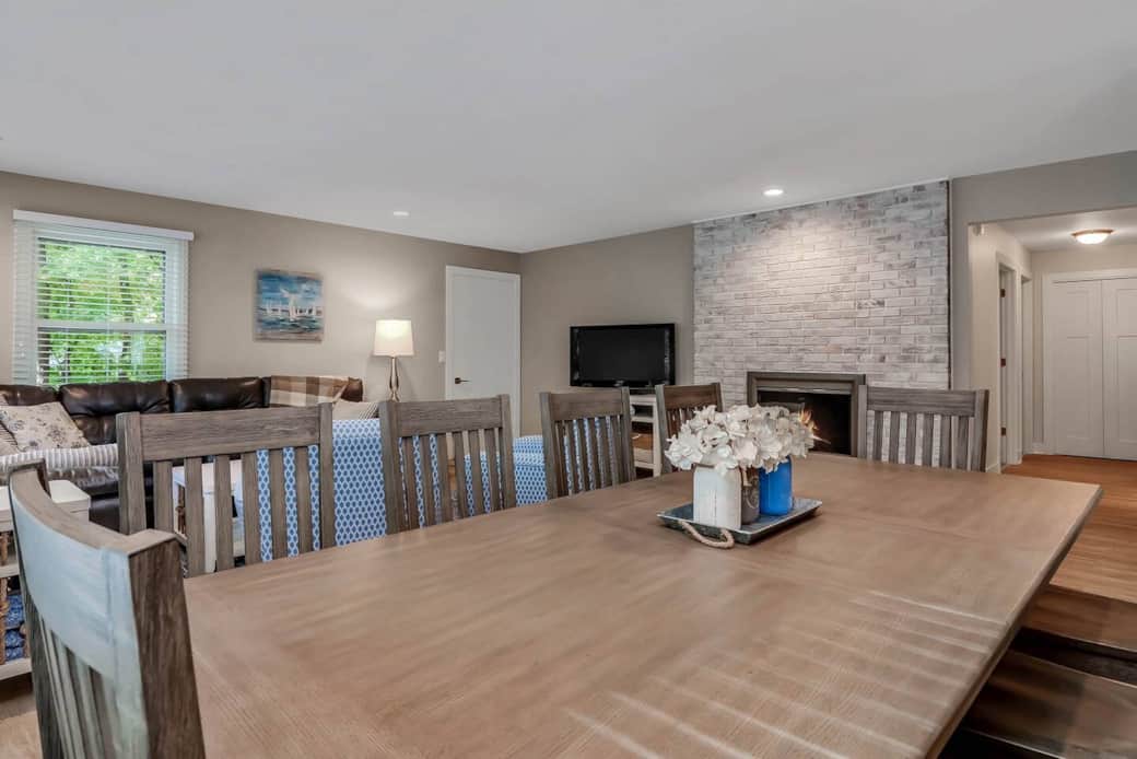 Seating for 10 at the large dining table