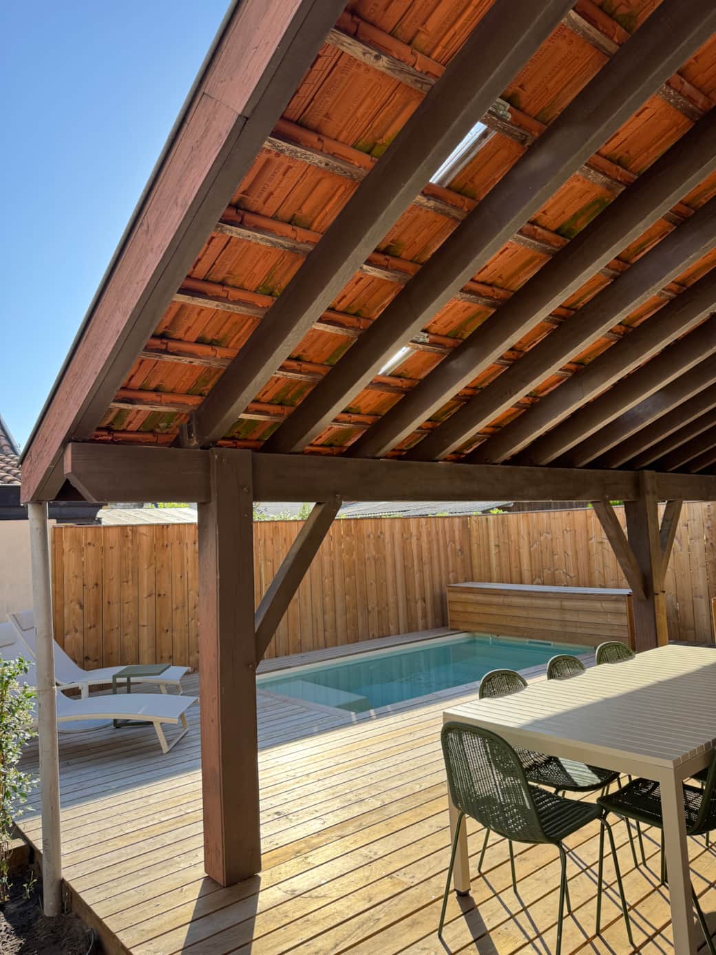 Piscine et terrasse