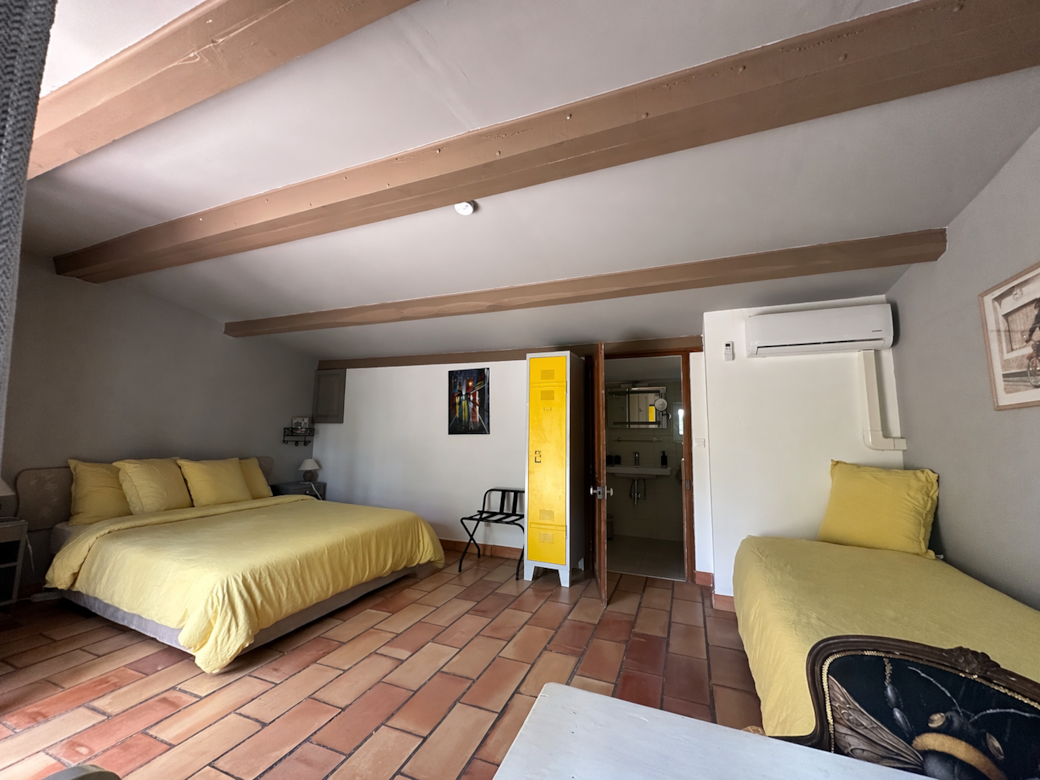 La poste vue ensemble deco lin lave beau degagement parc