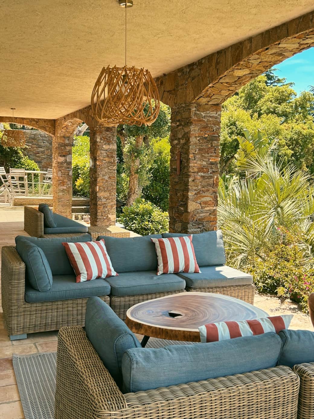 Terrasse inférieure