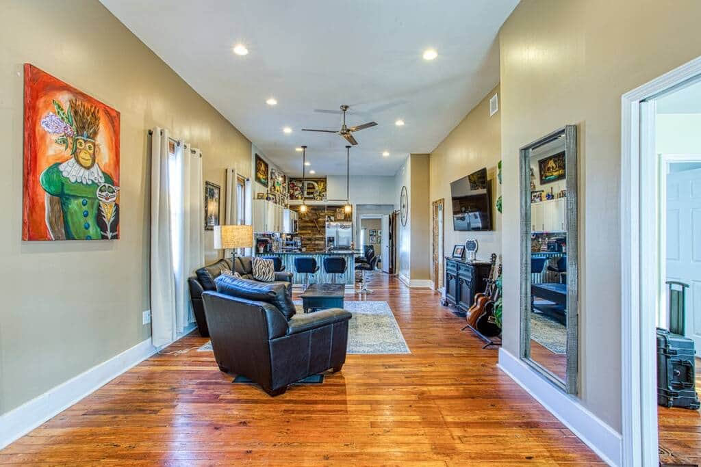 Open floor plan great for entertaining Open floor plan great for entertaining