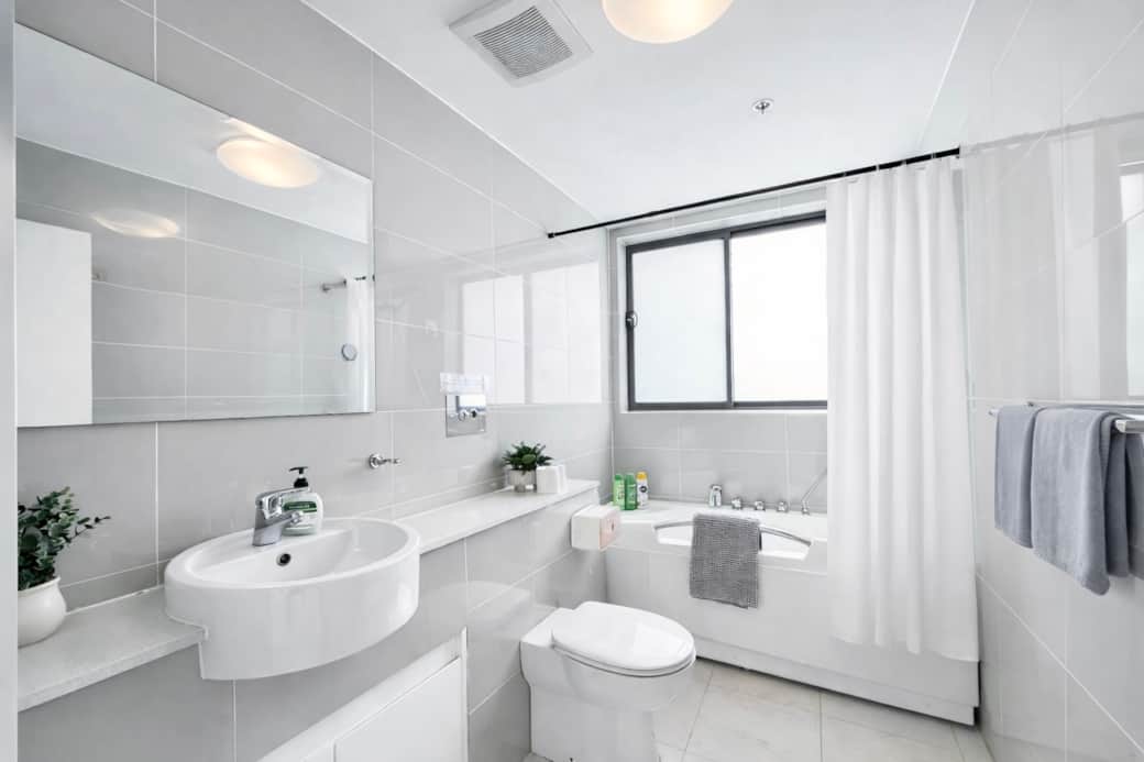 2nd Bathroom with Jaccuzi Bathtub