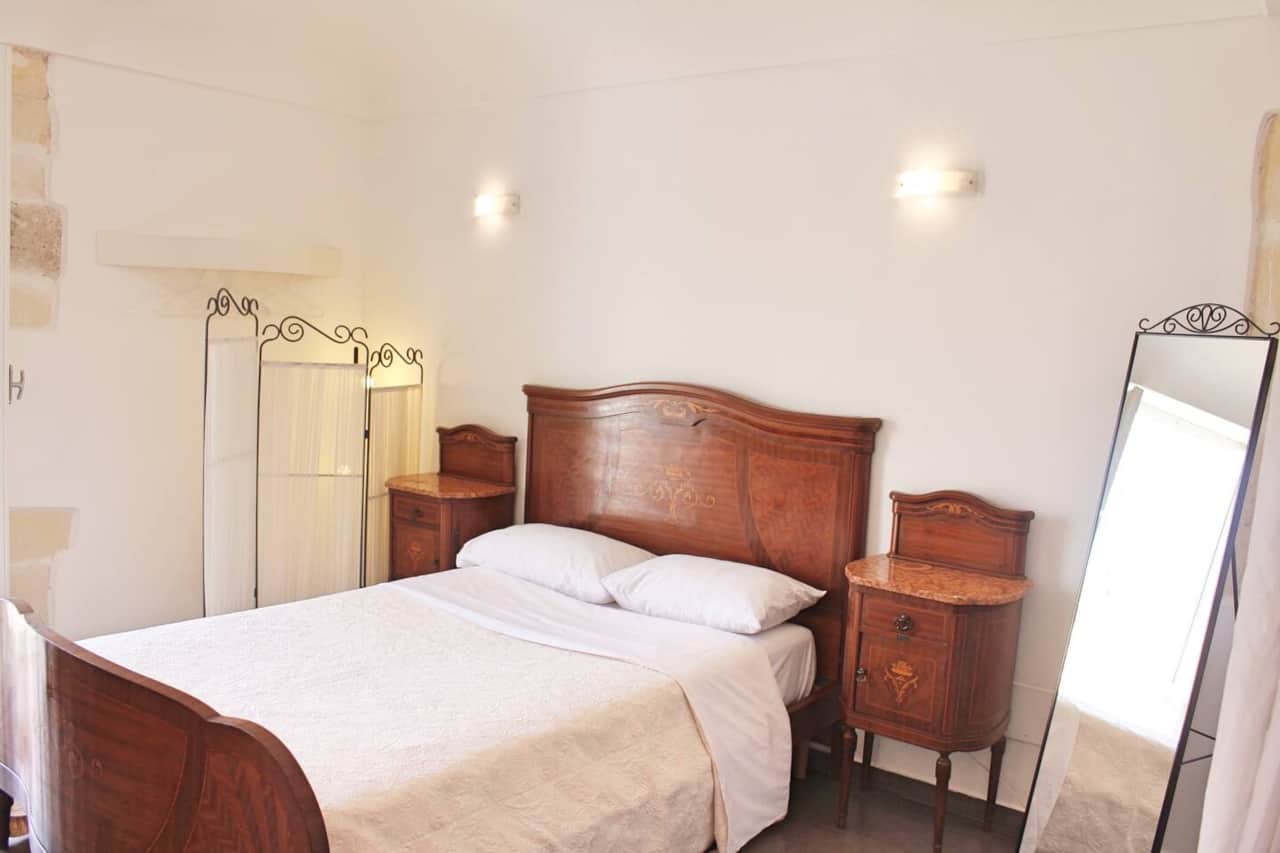 Elegant bedroom
