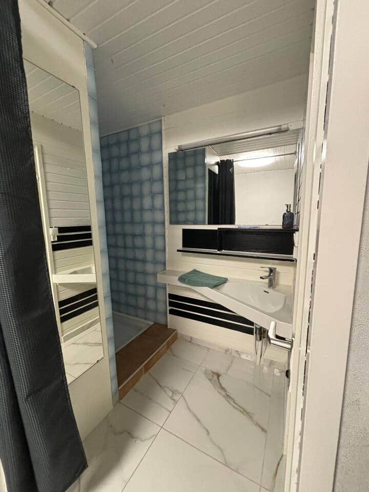 SALLE DE DOUCHE 