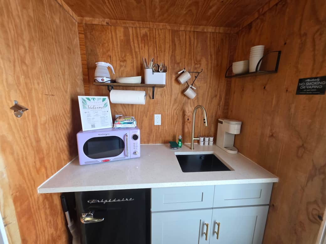 Kitchenette with all the basics! Kitchenette with all the basics!