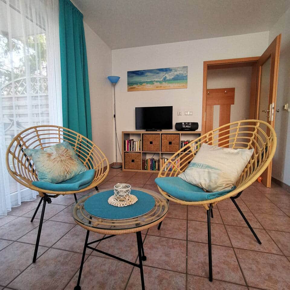 Neben Fernseher und kostenlosem W-LAN gibt es auch Bücher für Groß und Klein und Gesellschaftssspiele.