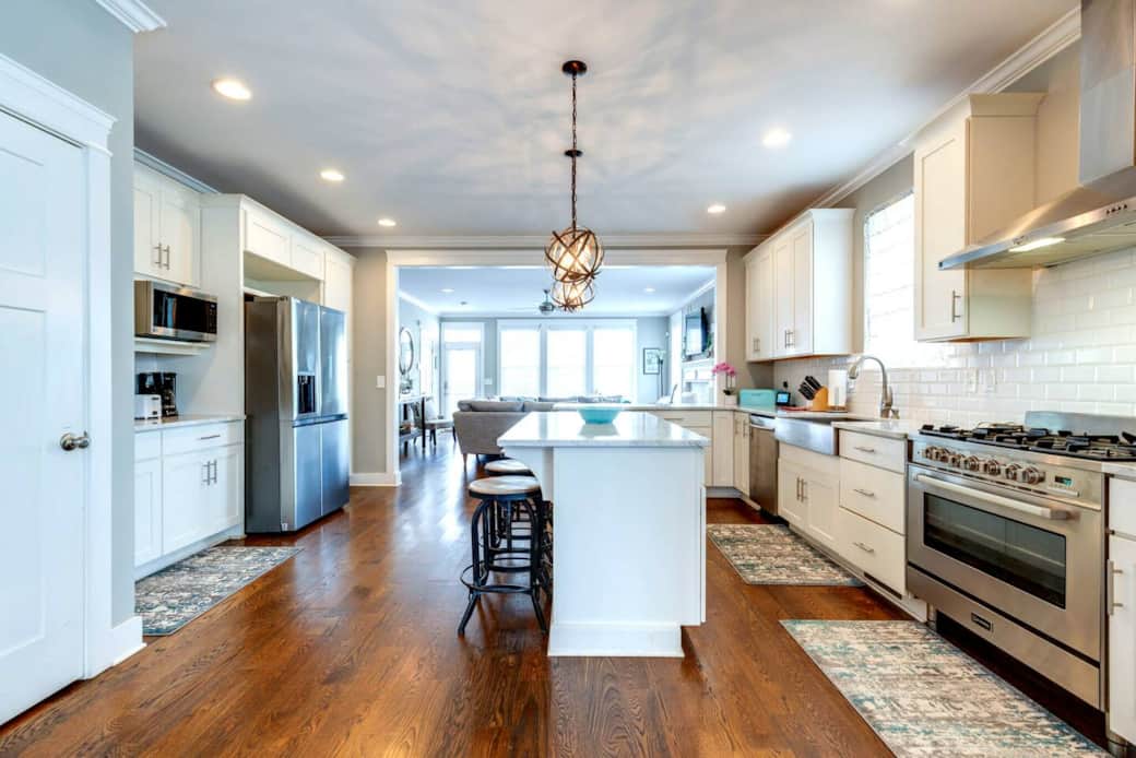 Large chef's kitchen with Italian gas range!