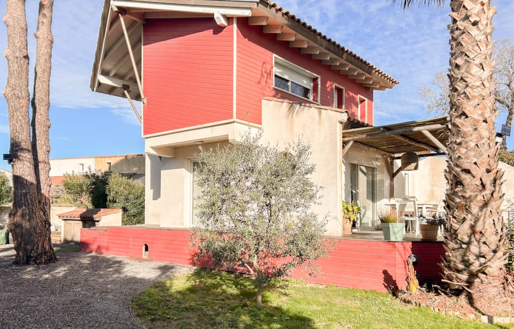 Vue du côté de la maison Vue du côté de la maison