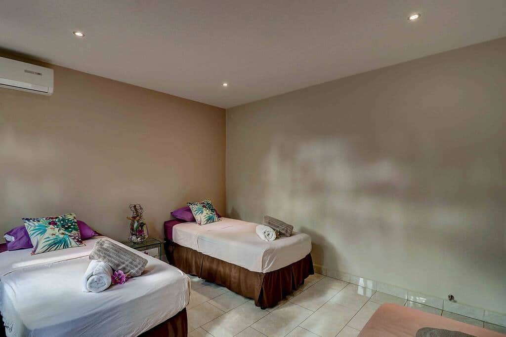 Room Nui with AC