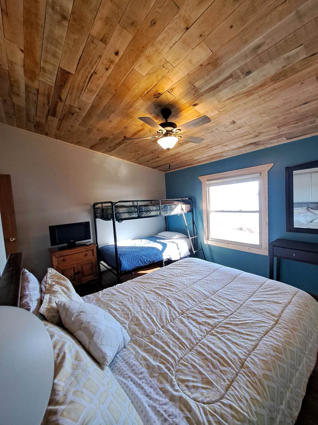 2nd Bedroom has Queen Bed and Twin Bunkbeds with lake view