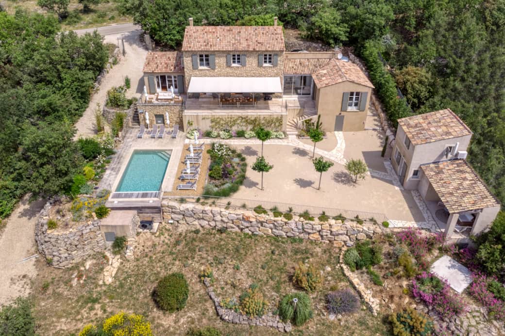 Completely renovated Provençal bastide