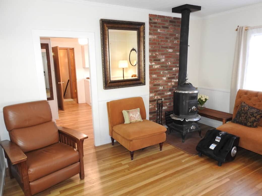 Entry sitting room with recliner chair and foot massager