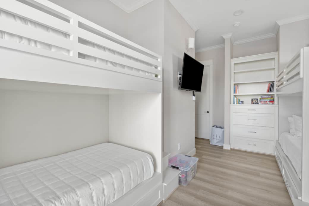 Bunk room with 6 extra long twin beds Bunk room with 6 extra long twin beds