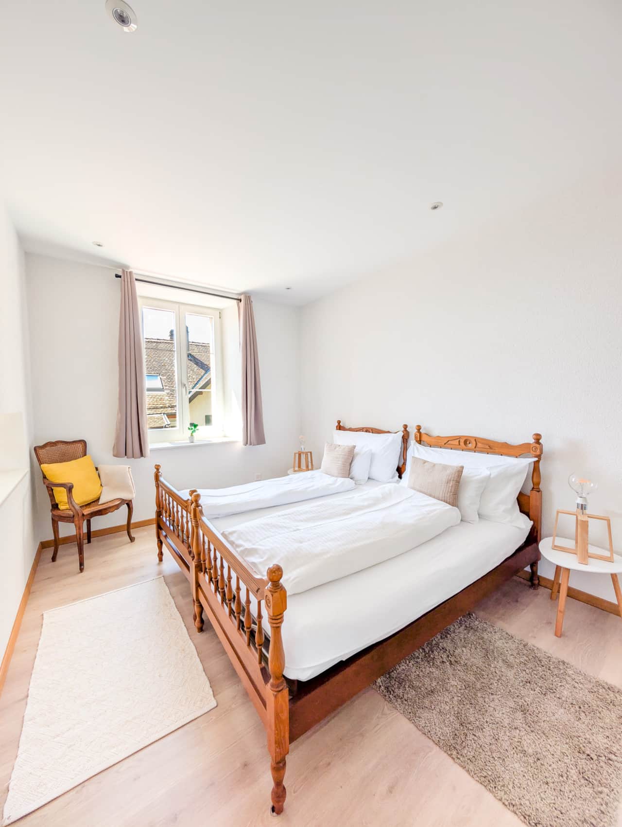 Comfortable and bright room with two single beds.