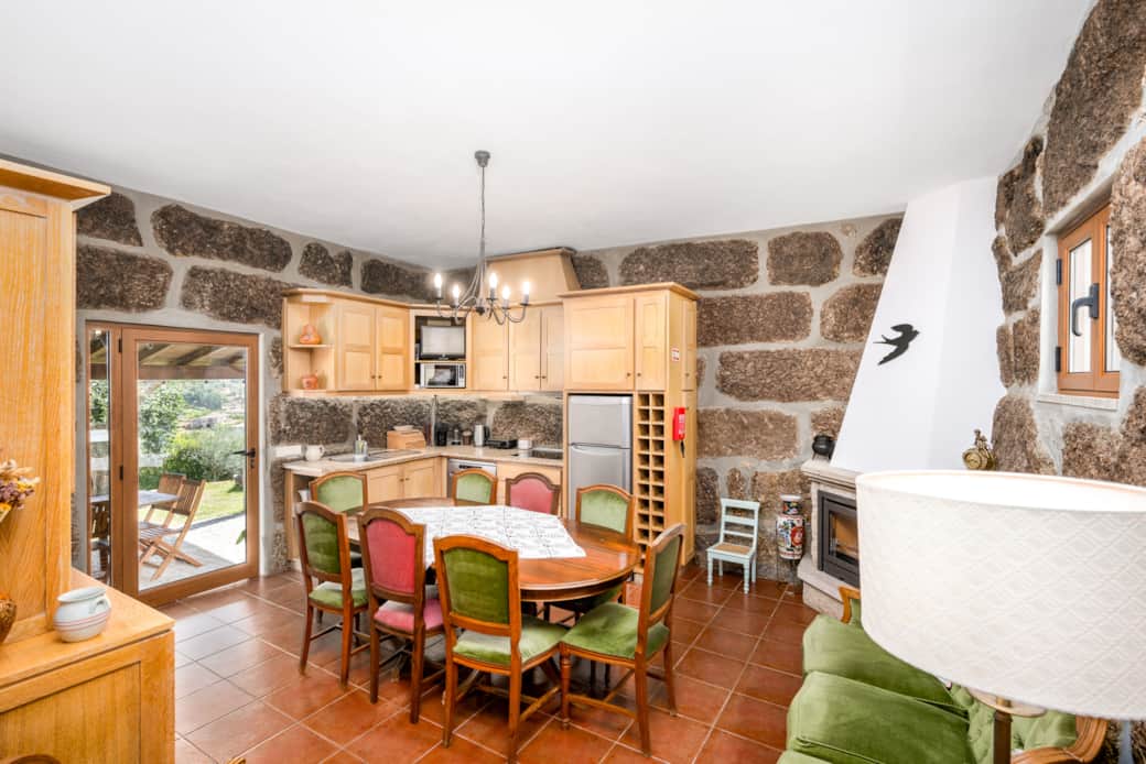 Confort moderno en una casa rural tradicional.