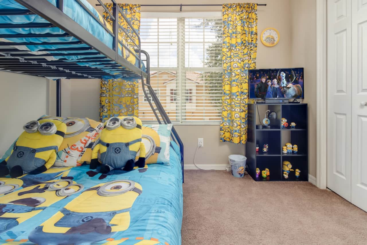 Minions bunk bedroom - Minions Retreat 