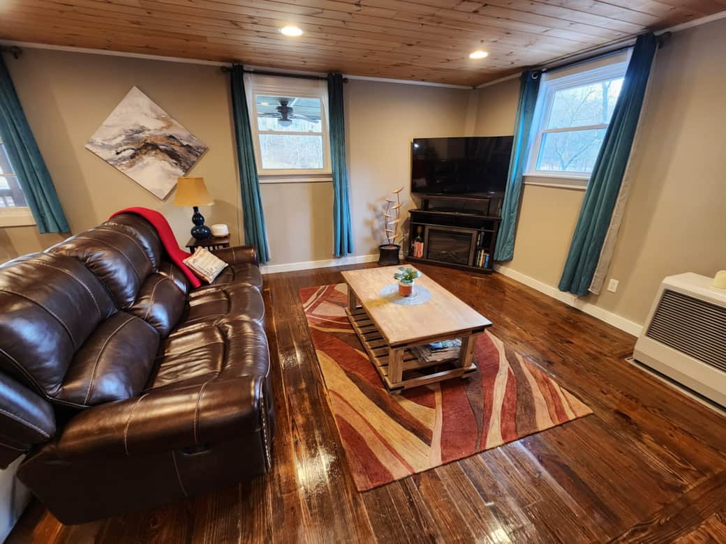 Living room With leather furniture And three recliners Living room With leather furniture And three recliners