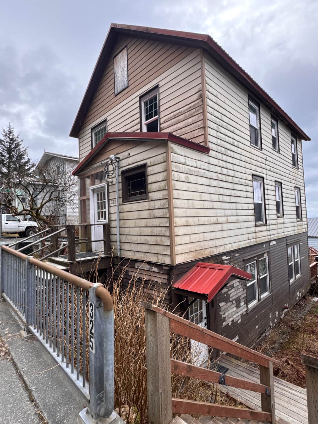 325 First Street