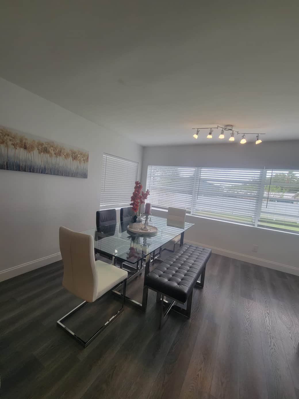 Modern dining area, well-lit with stylish decorative artwork. Lakeland, FL Modern dining area, well-lit with stylish decorative artwork. Lakeland, FL