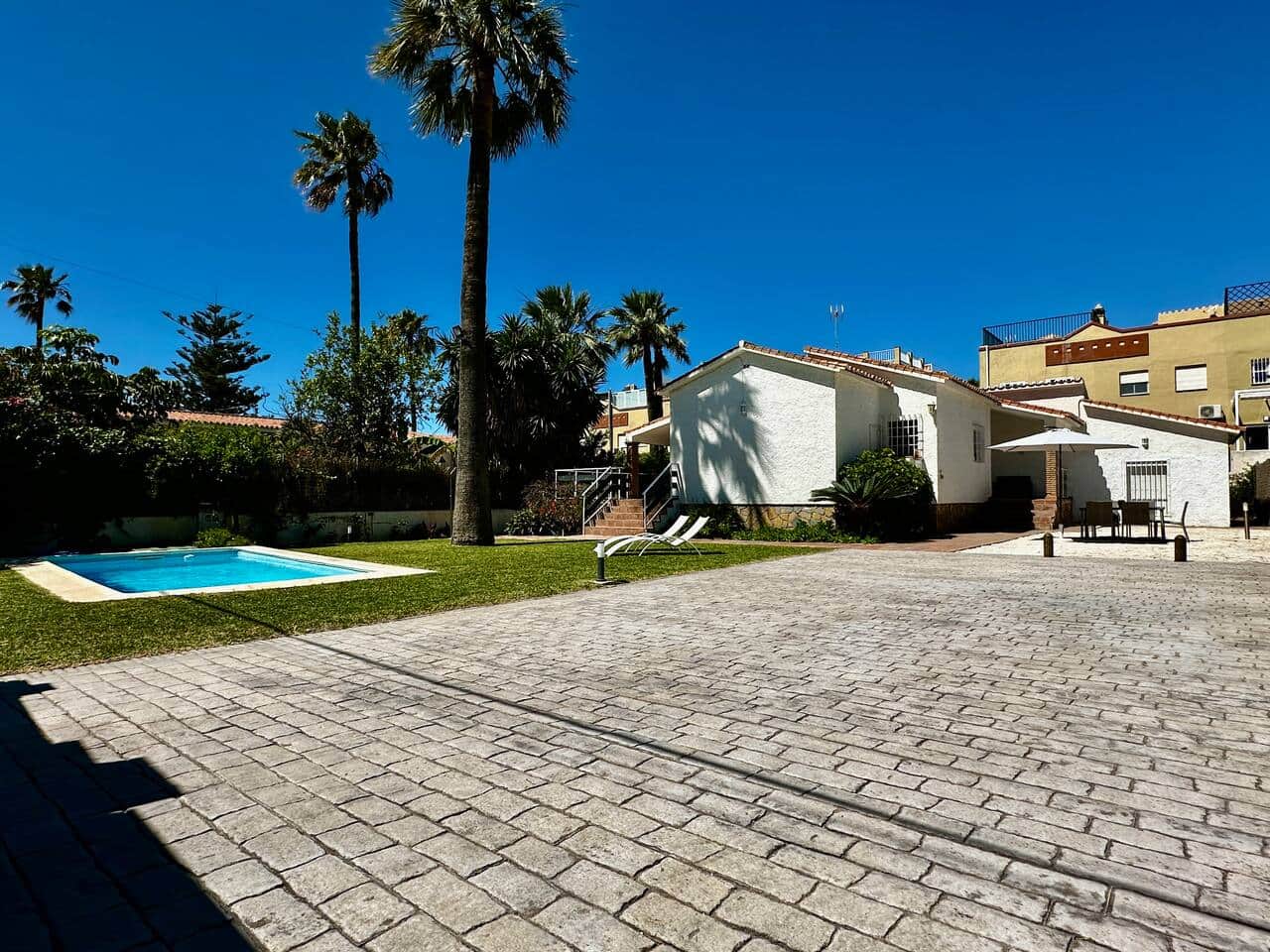 VILLA DEL SOL Beach Premium House Rincón de la Victoria Málaga HOMINGBOOK
