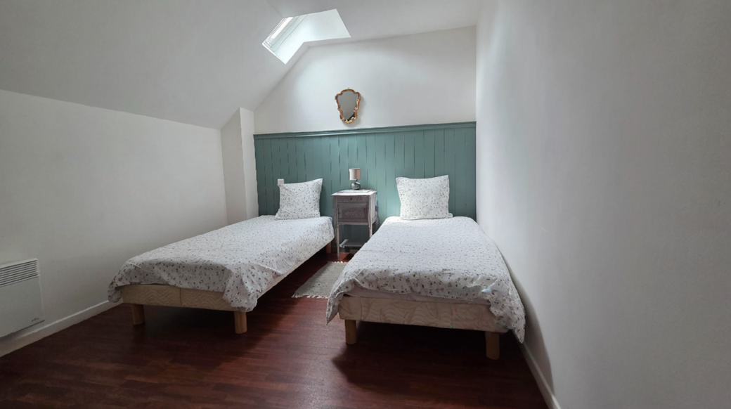 Chambre a deux lits, Les Roses gite
