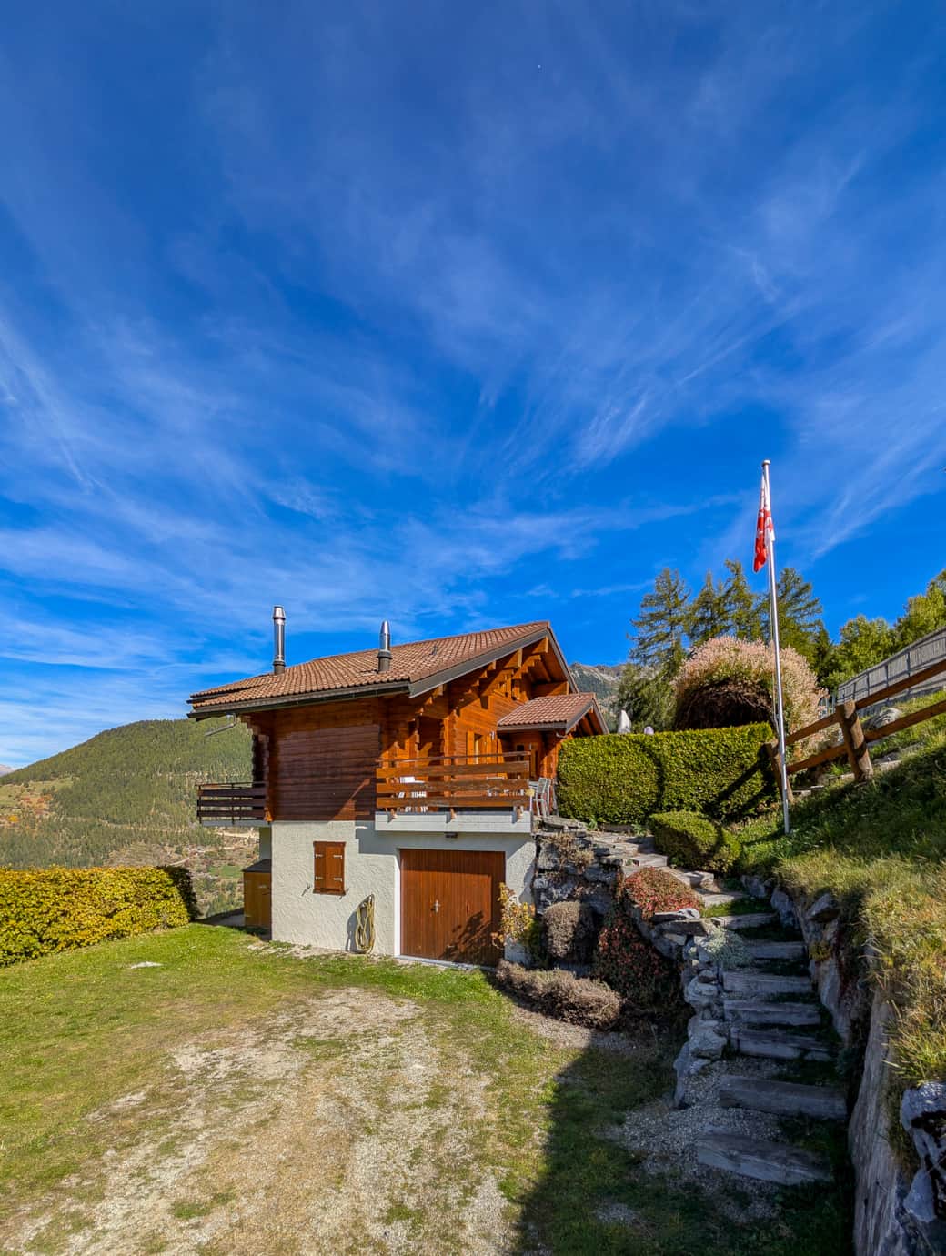 Vue d’ensemble du chalet, alliance parfaite entre confort et charme alpin.
