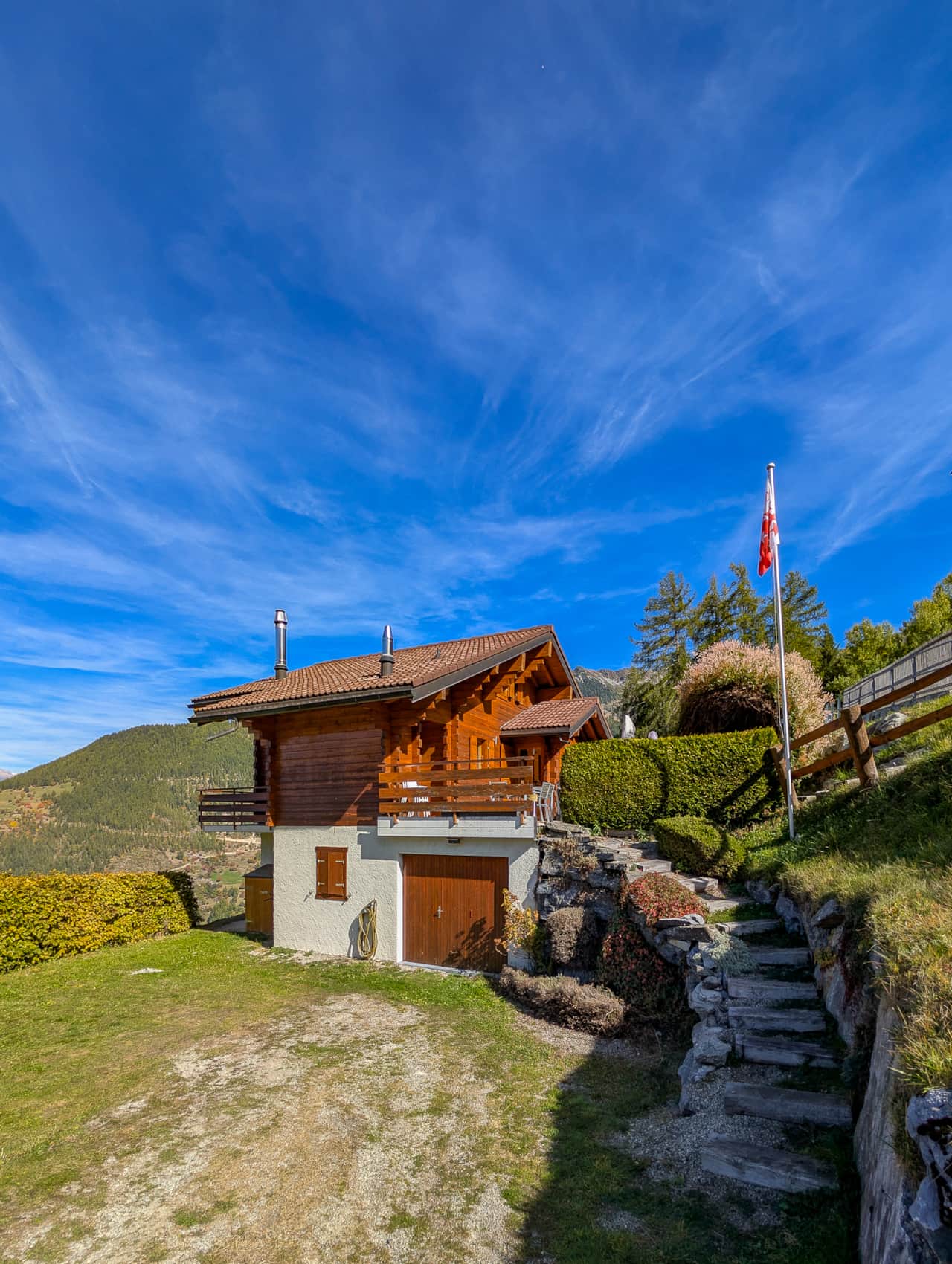 Vue d’ensemble du chalet, alliance parfaite entre confort et charme alpin.