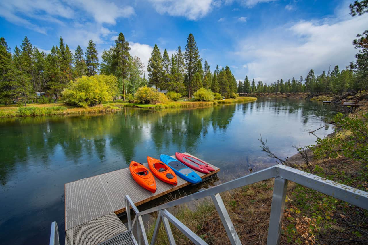 2 kayaks and 2 paddleboards with paddles available for your use