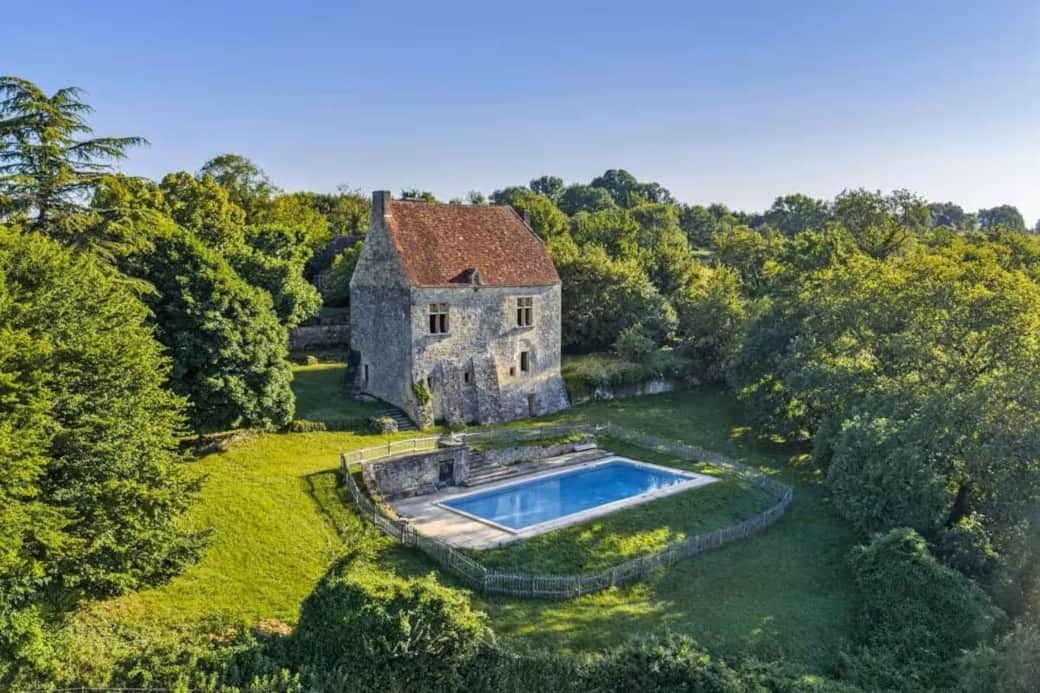 Imagine yourself in the top apartment with amazing views